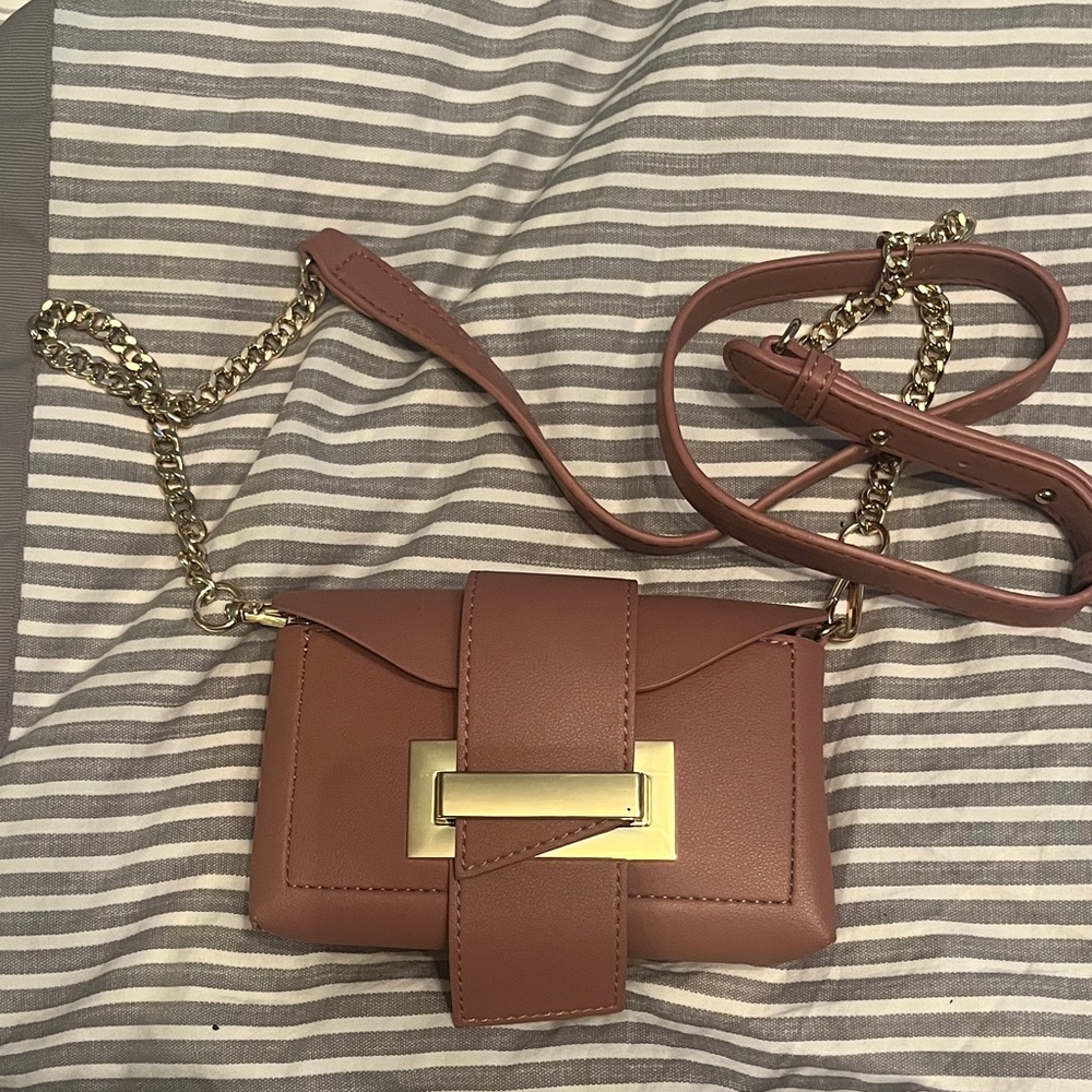 Small crossbody with detachable chain straps